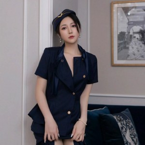 模特鱼子酱Fish性感空姐制服露白色内衣配灰丝袜秀美腿诱惑写真80P